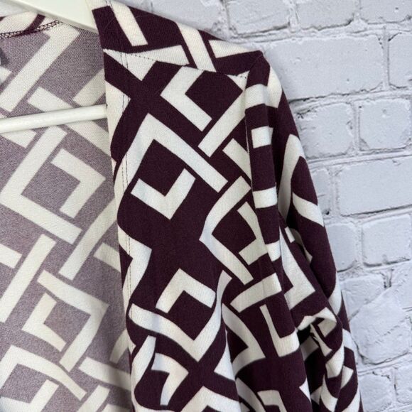 LuLaRoe Caroline Cardigan Plum and White Geo Size M - Picture 4 of 8